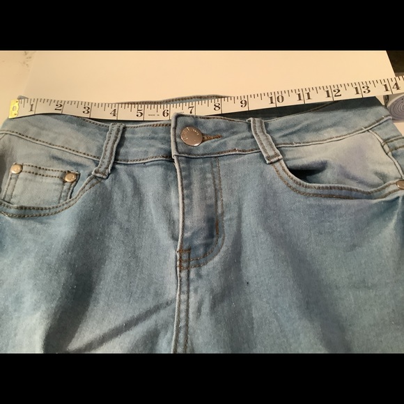 Light wash distressed stretch jeans - Picture 4 of 4